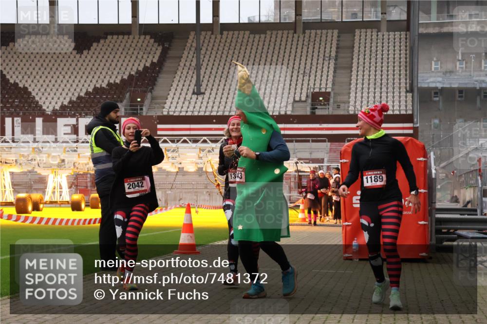 08.12.2024 - St. Pauli X-Mass-Run No. 14 Yannick Fuchs http://msf.ph/oto/7481372 08.12.2024 10:04:55 Ziel 76, 1021, 1067, 1189, 1355, 2042, 2043, 2937 meine-sportfotos.de