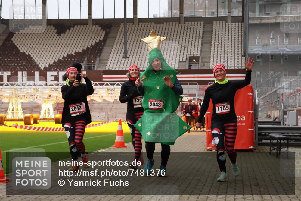 08.12.2024 - St. Pauli X-Mass-Run No. 14 Yannick Fuchs http://msf.ph/oto/7481376 08.12.2024 10:04:55 Ziel 76, 1021, 1067, 1189, 1355, 2042, 2043, 2937 meine-sportfotos.de