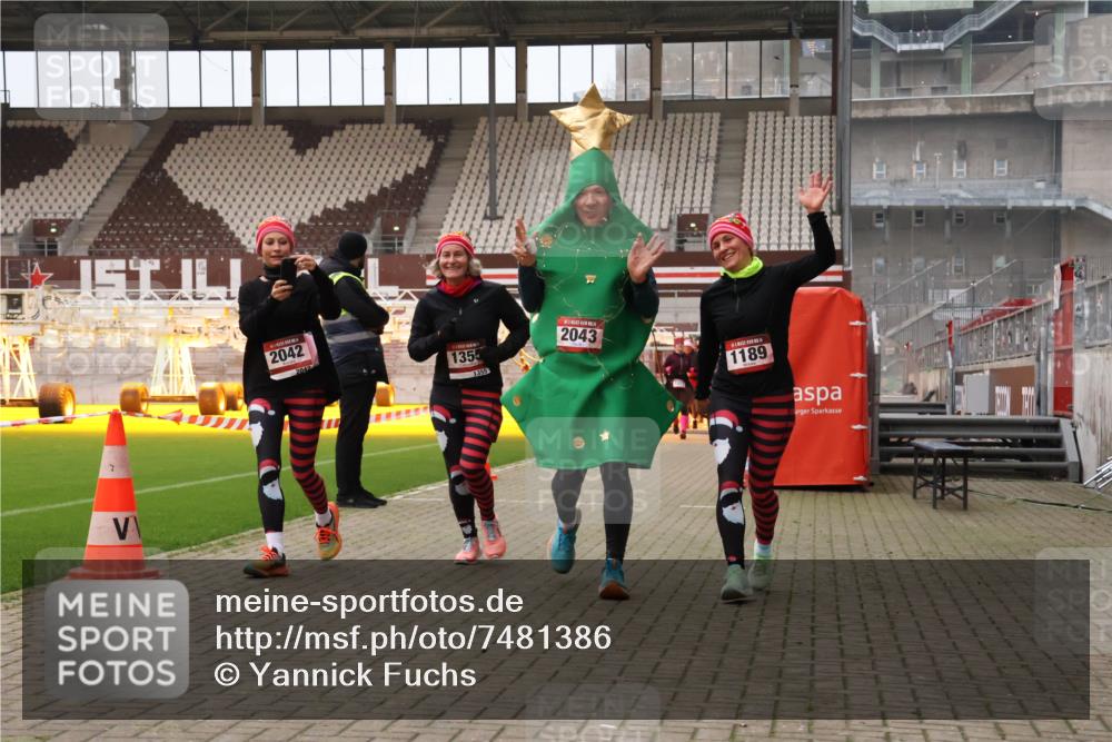 08.12.2024 - St. Pauli X-Mass-Run No. 14 Yannick Fuchs http://msf.ph/oto/7481386 08.12.2024 10:04:56 Ziel 76, 1021, 1067, 1189, 1355, 2013, 2042, 2043, 2937 meine-sportfotos.de