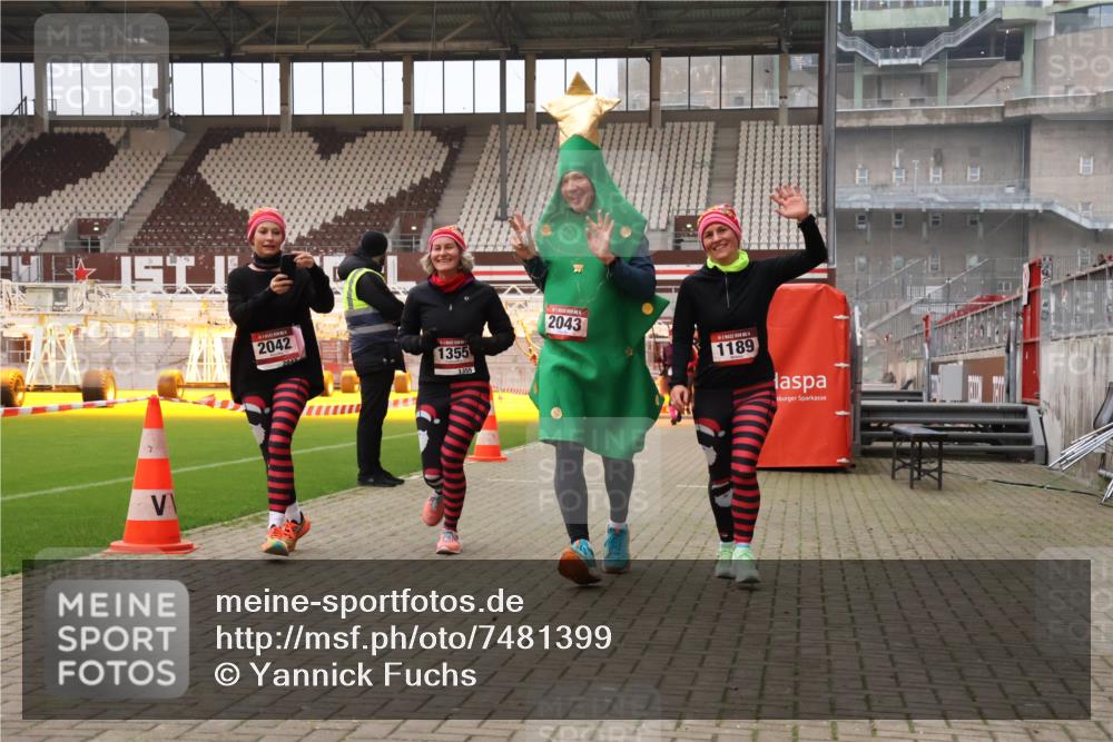 08.12.2024 - St. Pauli X-Mass-Run No. 14 Yannick Fuchs http://msf.ph/oto/7481399 08.12.2024 10:04:56 Ziel 76, 1021, 1067, 1189, 1355, 2013, 2042, 2043, 2937 meine-sportfotos.de