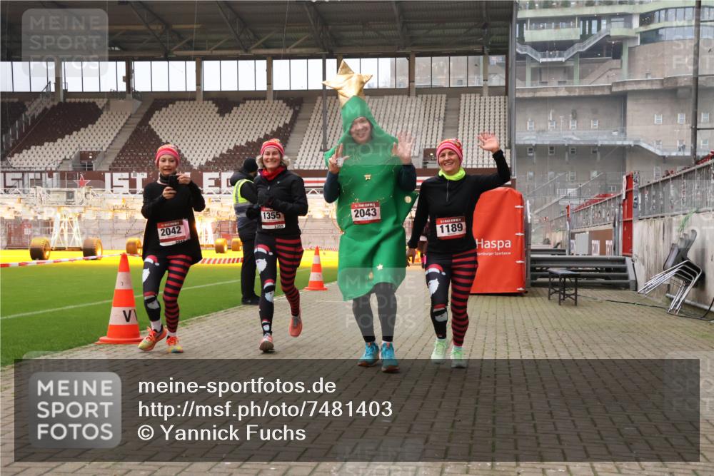 08.12.2024 - St. Pauli X-Mass-Run No. 14 Yannick Fuchs http://msf.ph/oto/7481403 08.12.2024 10:04:56 Ziel 76, 1021, 1067, 1189, 1355, 2013, 2042, 2043, 2937 meine-sportfotos.de
