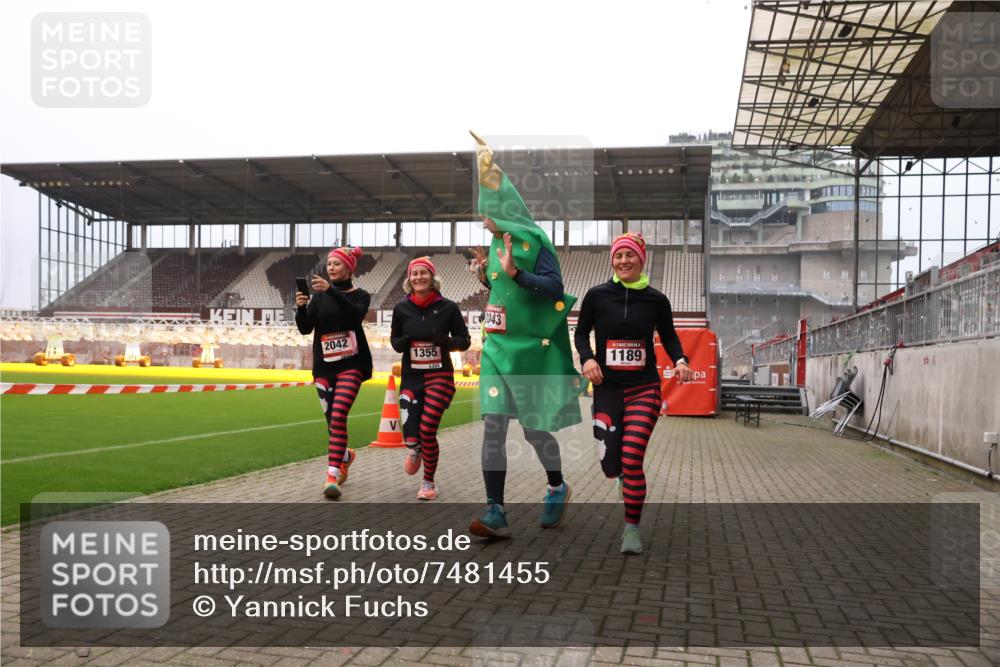 08.12.2024 - St. Pauli X-Mass-Run No. 14 Yannick Fuchs http://msf.ph/oto/7481455 08.12.2024 10:04:58 Ziel 1021, 1067, 1189, 1355, 2013, 2015, 2042, 2043, 2836, 2937 meine-sportfotos.de