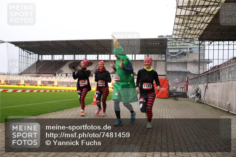 08.12.2024 - St. Pauli X-Mass-Run No. 14 Yannick Fuchs http://msf.ph/oto/7481459 08.12.2024 10:04:58 Ziel 1021, 1067, 1189, 1355, 2013, 2015, 2042, 2043, 2836, 2937 meine-sportfotos.de