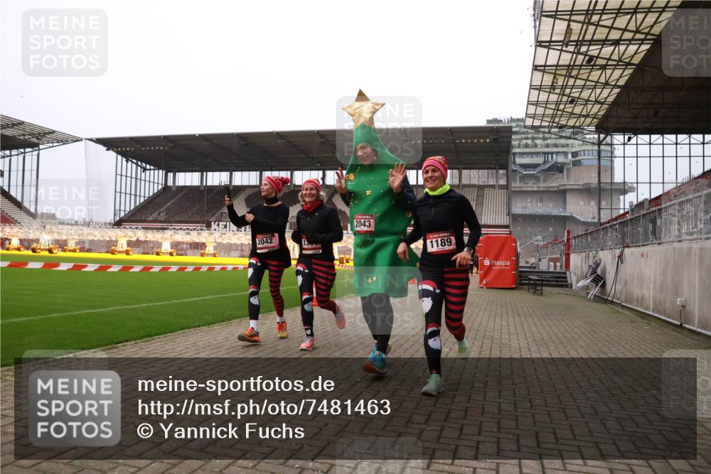 08.12.2024 - St. Pauli X-Mass-Run No. 14 Yannick Fuchs http://msf.ph/oto/7481463 08.12.2024 10:04:58 Ziel 1021, 1067, 1189, 1355, 2013, 2015, 2042, 2043, 2836, 2937 meine-sportfotos.de