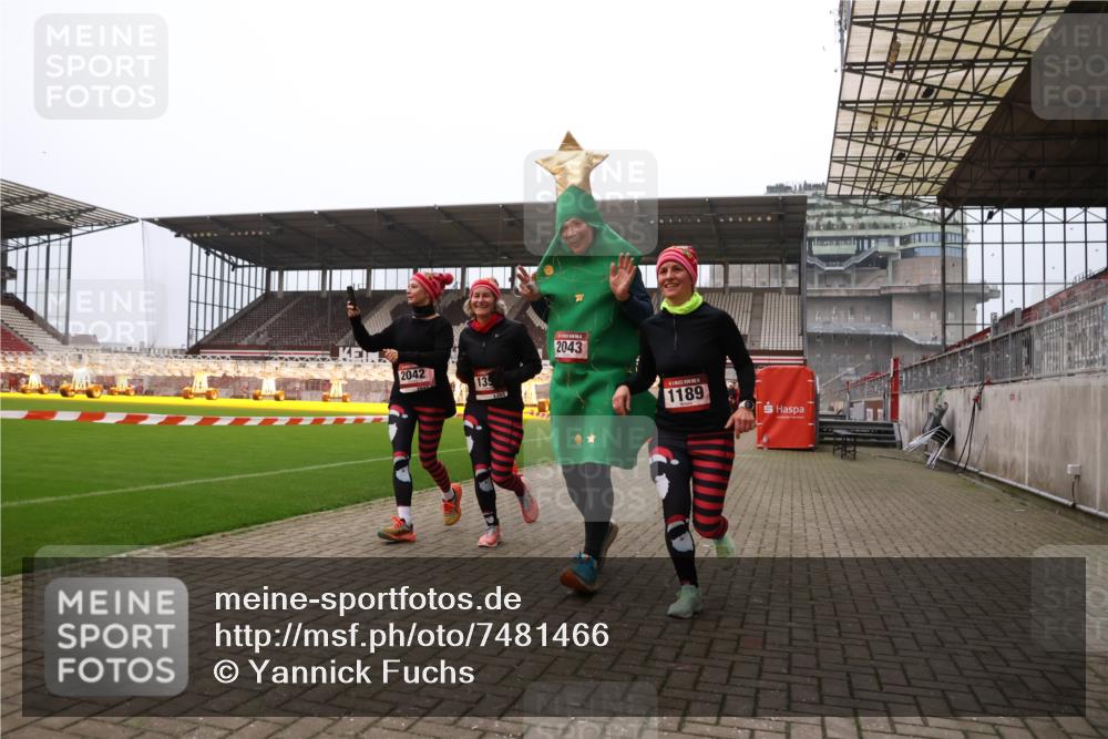 08.12.2024 - St. Pauli X-Mass-Run No. 14 Yannick Fuchs http://msf.ph/oto/7481466 08.12.2024 10:04:58 Ziel 1021, 1067, 1189, 1355, 2013, 2015, 2042, 2043, 2836, 2937 meine-sportfotos.de