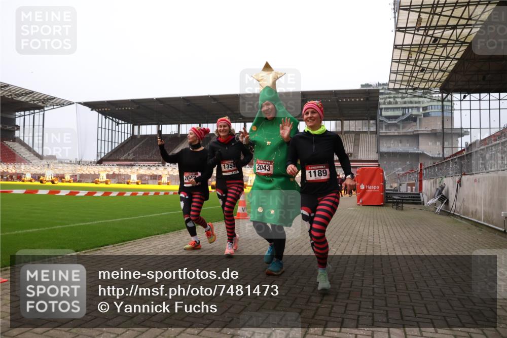 08.12.2024 - St. Pauli X-Mass-Run No. 14 Yannick Fuchs http://msf.ph/oto/7481473 08.12.2024 10:04:58 Ziel 1021, 1067, 1189, 1355, 2013, 2015, 2042, 2043, 2836, 2937 meine-sportfotos.de