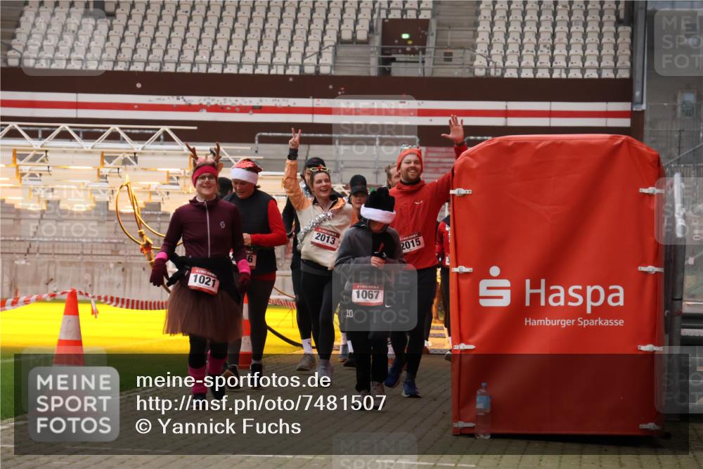 08.12.2024 - St. Pauli X-Mass-Run No. 14 Yannick Fuchs http://msf.ph/oto/7481507 08.12.2024 10:05:03 Ziel 24, 1021, 1067, 1189, 1355, 2013, 2015, 2042, 2043, 2836, 3077, 3313, 3315, 3317, 3318 meine-sportfotos.de