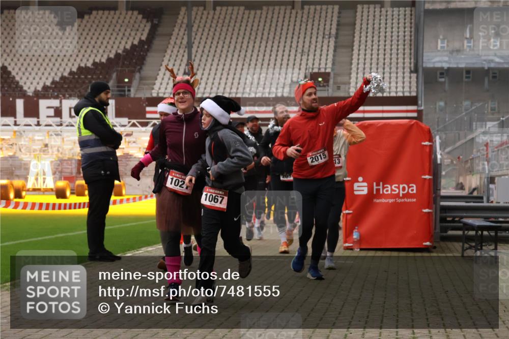 08.12.2024 - St. Pauli X-Mass-Run No. 14 Yannick Fuchs http://msf.ph/oto/7481555 08.12.2024 10:05:07 Ziel 24, 273, 312, 1021, 1067, 1189, 1355, 1959, 2013, 2015, 2042, 2043, 2165, 2836, 3077, 3310, 3311, 3312, 3313, 3314, 3315, 3316, 3317, 3318 meine-sportfotos.de