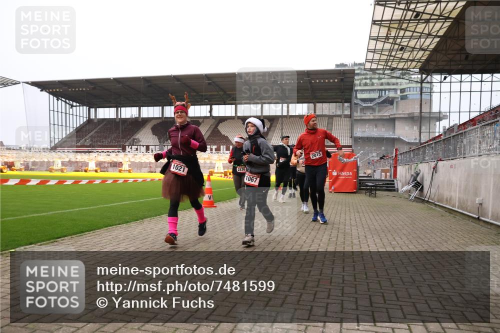 08.12.2024 - St. Pauli X-Mass-Run No. 14 Yannick Fuchs http://msf.ph/oto/7481599 08.12.2024 10:05:09 Ziel 24, 273, 312, 1021, 1067, 1189, 1355, 1959, 2013, 2015, 2042, 2165, 2836, 3077, 3310, 3311, 3312, 3313, 3314, 3315, 3316, 3317, 3318 meine-sportfotos.de