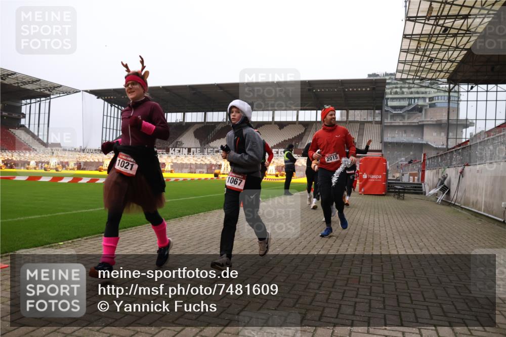 08.12.2024 - St. Pauli X-Mass-Run No. 14 Yannick Fuchs http://msf.ph/oto/7481609 08.12.2024 10:05:10 Ziel 24, 273, 312, 1021, 1067, 1355, 1959, 2013, 2015, 2042, 2165, 2836, 3077, 3310, 3311, 3312, 3313, 3314, 3315, 3316, 3317, 3318 meine-sportfotos.de