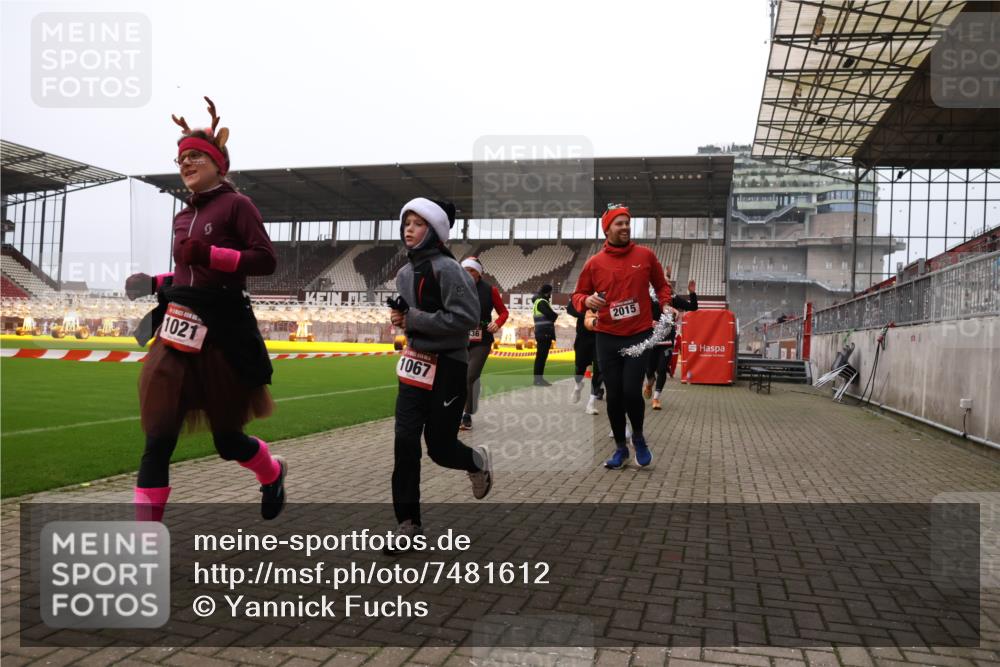 08.12.2024 - St. Pauli X-Mass-Run No. 14 Yannick Fuchs http://msf.ph/oto/7481612 08.12.2024 10:05:10 Ziel 24, 273, 312, 1021, 1067, 1355, 1959, 2013, 2015, 2042, 2165, 2836, 3077, 3310, 3311, 3312, 3313, 3314, 3315, 3316, 3317, 3318 meine-sportfotos.de