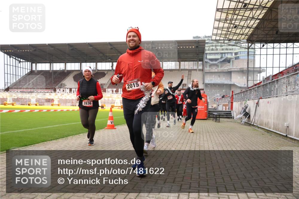 08.12.2024 - St. Pauli X-Mass-Run No. 14 Yannick Fuchs http://msf.ph/oto/7481622 08.12.2024 10:05:11 Ziel 24, 273, 312, 1021, 1067, 1959, 2013, 2015, 2031, 2165, 2836, 3077, 3310, 3311, 3312, 3313, 3314, 3315, 3316, 3317, 3318 meine-sportfotos.de