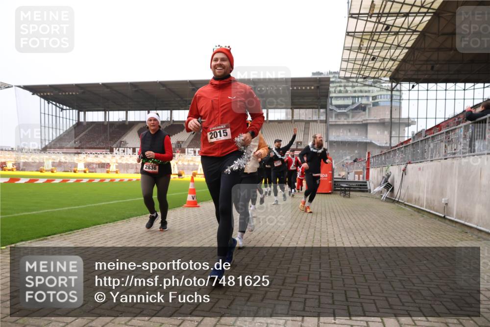 08.12.2024 - St. Pauli X-Mass-Run No. 14 Yannick Fuchs http://msf.ph/oto/7481625 08.12.2024 10:05:11 Ziel 24, 273, 312, 1021, 1067, 1959, 2013, 2015, 2031, 2165, 2836, 3077, 3310, 3311, 3312, 3313, 3314, 3315, 3316, 3317, 3318 meine-sportfotos.de