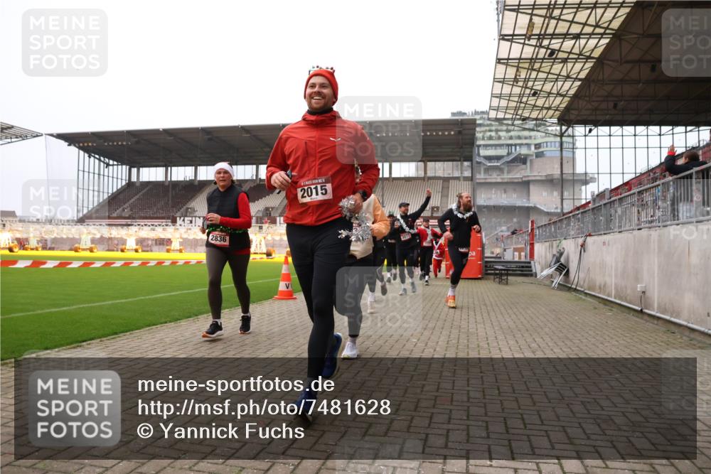 08.12.2024 - St. Pauli X-Mass-Run No. 14 Yannick Fuchs http://msf.ph/oto/7481628 08.12.2024 10:05:11 Ziel 24, 273, 312, 1021, 1067, 1959, 2013, 2015, 2031, 2165, 2836, 3077, 3310, 3311, 3312, 3313, 3314, 3315, 3316, 3317, 3318 meine-sportfotos.de