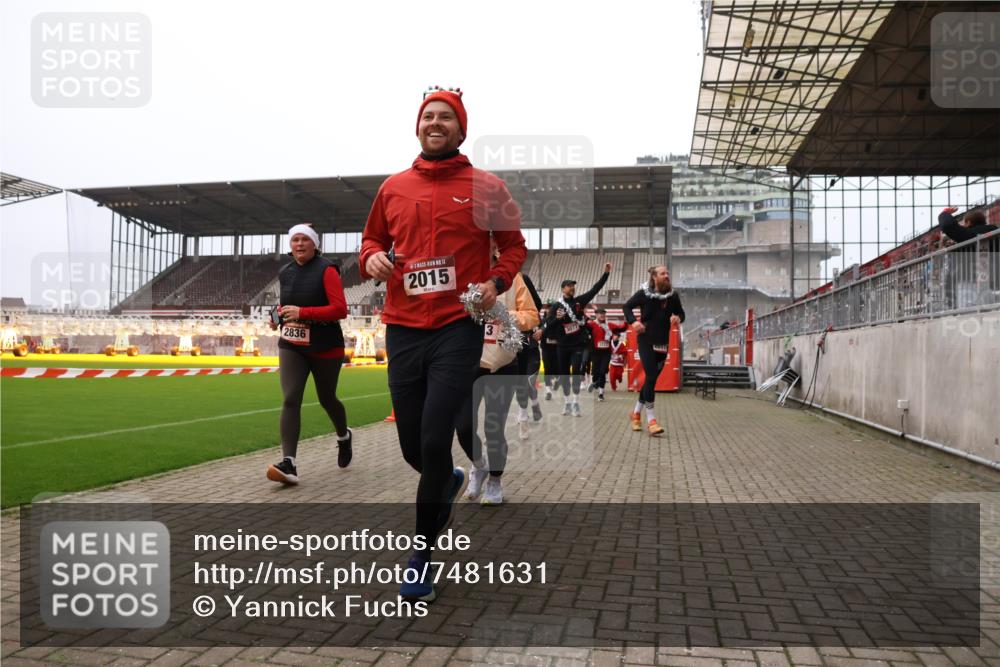 08.12.2024 - St. Pauli X-Mass-Run No. 14 Yannick Fuchs http://msf.ph/oto/7481631 08.12.2024 10:05:11 Ziel 24, 273, 312, 1021, 1067, 1959, 2013, 2015, 2031, 2165, 2836, 3077, 3310, 3311, 3312, 3313, 3314, 3315, 3316, 3317, 3318 meine-sportfotos.de