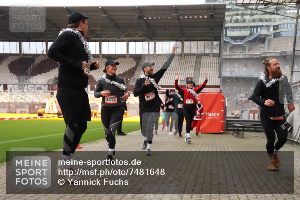 08.12.2024 - St. Pauli X-Mass-Run No. 14 Yannick Fuchs http://msf.ph/oto/7481648 08.12.2024 10:05:12 Ziel 24, 273, 312, 1021, 1067, 1959, 2013, 2015, 2031, 2165, 2836, 2889, 2890, 3077, 3310, 3311, 3312, 3313, 3314, 3315, 3316, 3317, 3318 meine-sportfotos.de