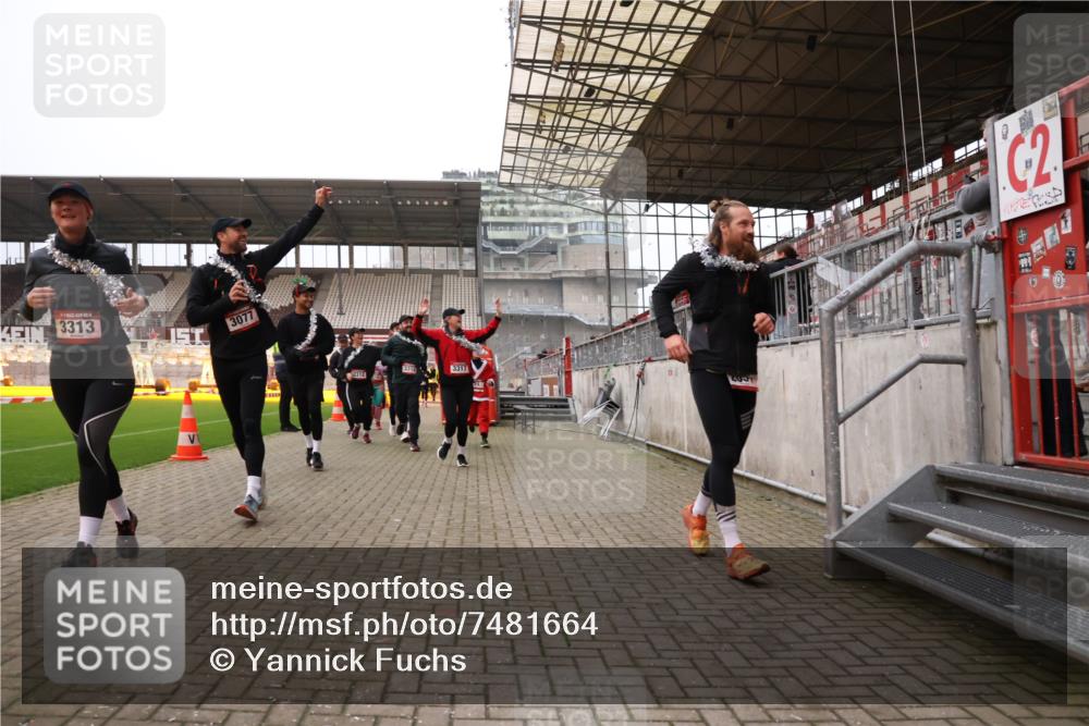 08.12.2024 - St. Pauli X-Mass-Run No. 14 Yannick Fuchs http://msf.ph/oto/7481664 08.12.2024 10:05:13 Ziel 24, 273, 312, 1021, 1067, 1959, 2013, 2015, 2031, 2165, 2836, 2889, 2890, 2904, 3077, 3310, 3311, 3312, 3313, 3314, 3315, 3316, 3317, 3318 meine-sportfotos.de