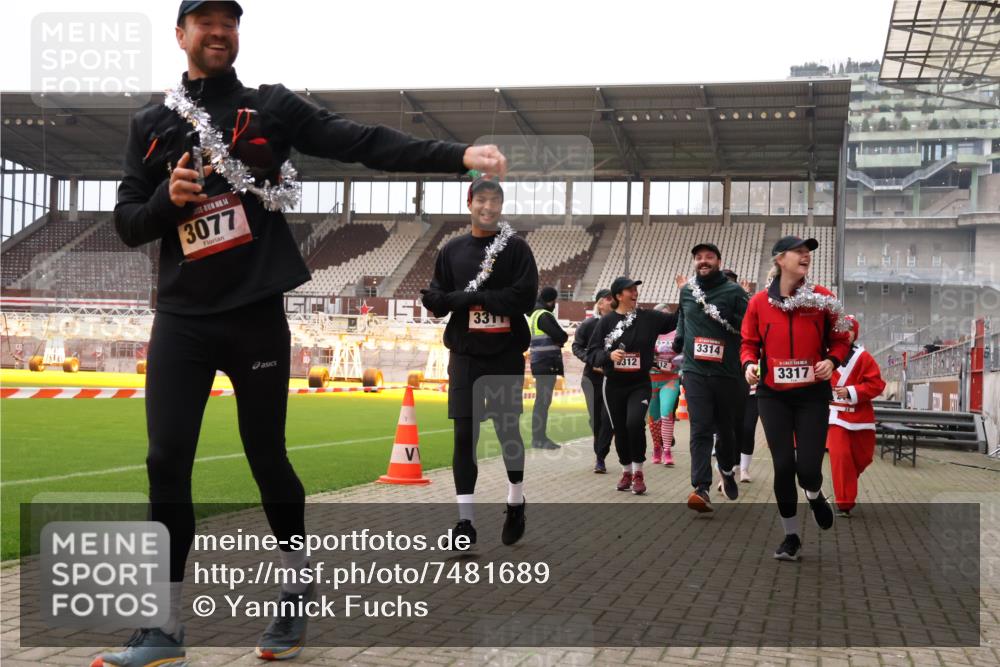 08.12.2024 - St. Pauli X-Mass-Run No. 14 Yannick Fuchs http://msf.ph/oto/7481689 08.12.2024 10:05:14 Ziel 24, 273, 312, 1021, 1067, 1959, 2013, 2015, 2031, 2165, 2836, 2889, 2890, 2903, 2904, 3077, 3310, 3311, 3312, 3313, 3314, 3315, 3316, 3317, 3318 meine-sportfotos.de