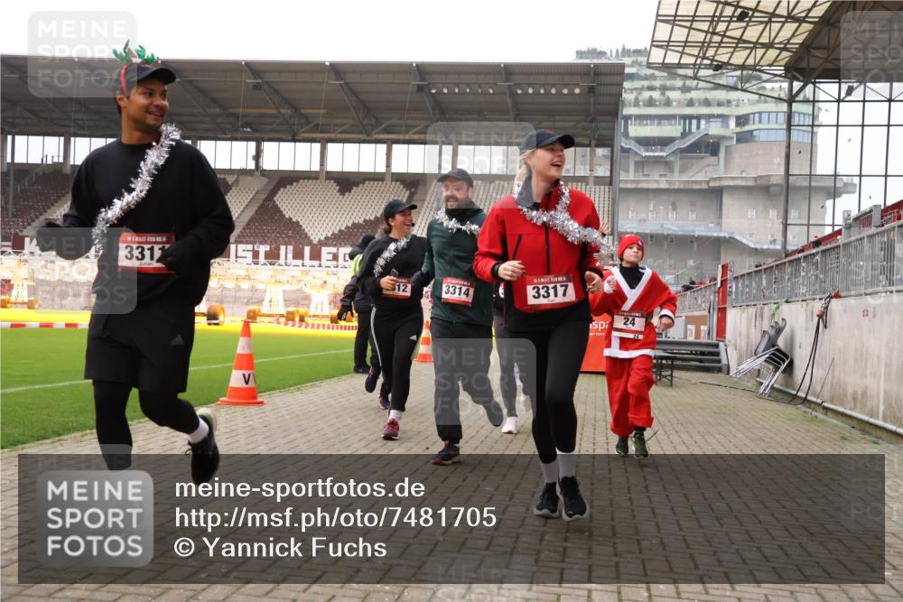 08.12.2024 - St. Pauli X-Mass-Run No. 14 Yannick Fuchs http://msf.ph/oto/7481705 08.12.2024 10:05:15 Ziel 24, 273, 312, 1021, 1067, 1959, 2013, 2015, 2031, 2165, 2836, 2889, 2890, 2903, 2904, 3077, 3310, 3311, 3312, 3313, 3314, 3315, 3316, 3317, 3318 meine-sportfotos.de