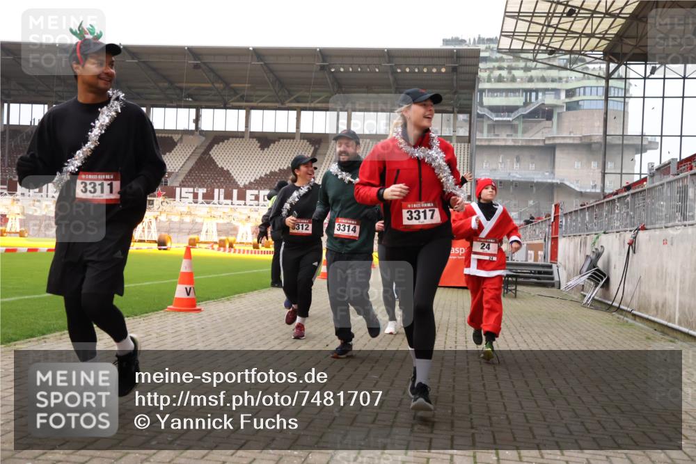 08.12.2024 - St. Pauli X-Mass-Run No. 14 Yannick Fuchs http://msf.ph/oto/7481707 08.12.2024 10:05:15 Ziel 24, 273, 312, 1021, 1067, 1959, 2013, 2015, 2031, 2165, 2836, 2889, 2890, 2903, 2904, 3077, 3310, 3311, 3312, 3313, 3314, 3315, 3316, 3317, 3318 meine-sportfotos.de