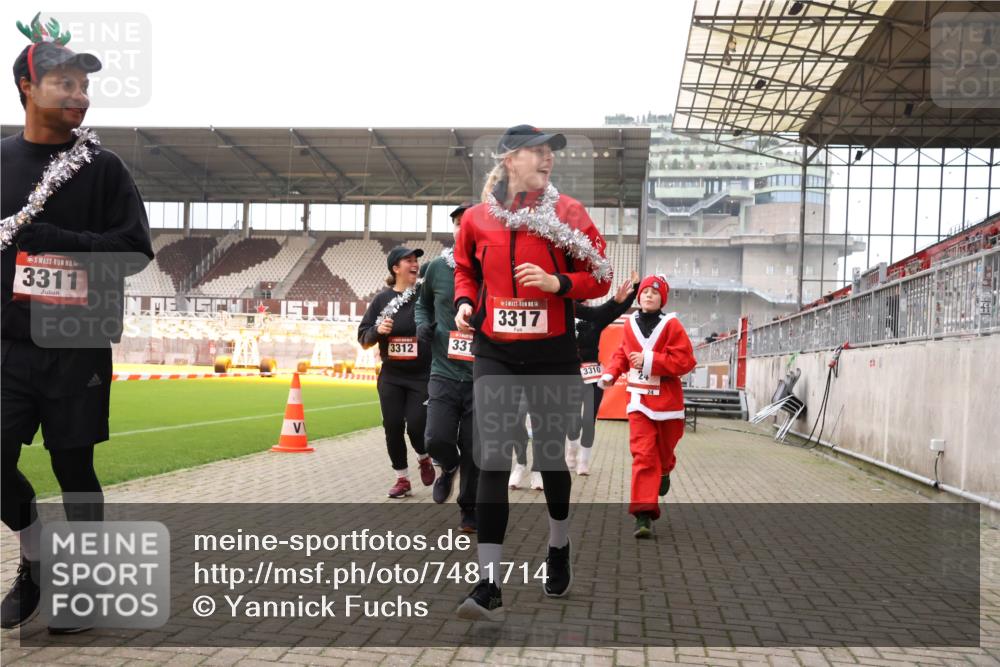 08.12.2024 - St. Pauli X-Mass-Run No. 14 Yannick Fuchs http://msf.ph/oto/7481714 08.12.2024 10:05:15 Ziel 24, 273, 312, 1021, 1067, 1959, 2013, 2015, 2031, 2165, 2836, 2889, 2890, 2903, 2904, 3077, 3310, 3311, 3312, 3313, 3314, 3315, 3316, 3317, 3318 meine-sportfotos.de