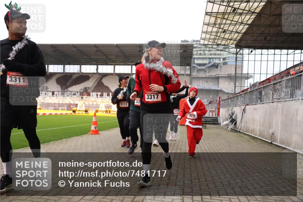 08.12.2024 - St. Pauli X-Mass-Run No. 14 Yannick Fuchs http://msf.ph/oto/7481717 08.12.2024 10:05:16 Ziel 24, 273, 312, 620, 949, 1021, 1067, 1959, 2013, 2015, 2031, 2165, 2836, 2889, 2890, 2903, 2904, 3077, 3310, 3311, 3312, 3313, 3314, 3315, 3316, 3317, 3318 meine-sportfotos.de