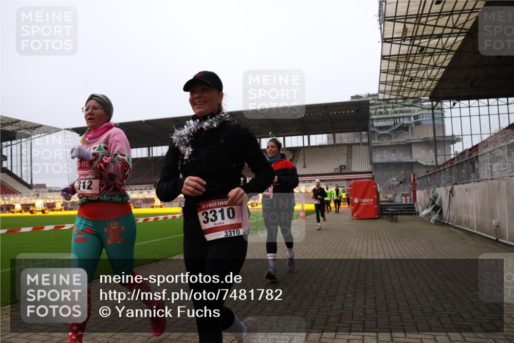 08.12.2024 - St. Pauli X-Mass-Run No. 14 Yannick Fuchs http://msf.ph/oto/7481782 08.12.2024 10:05:19 Ziel 24, 273, 312, 620, 949, 1021, 1067, 1959, 2013, 2015, 2031, 2165, 2836, 2889, 2890, 2903, 2904, 3077, 3310, 3311, 3312, 3313, 3314, 3315, 3316, 3317, 3318 meine-sportfotos.de