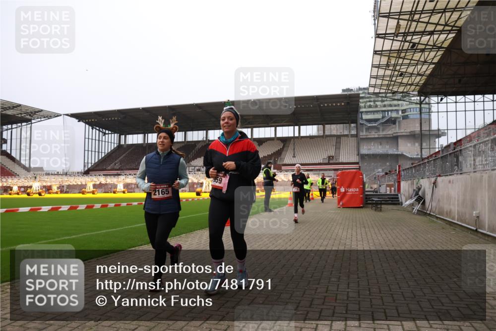 08.12.2024 - St. Pauli X-Mass-Run No. 14 Yannick Fuchs http://msf.ph/oto/7481791 08.12.2024 10:05:19 Ziel 24, 273, 312, 620, 949, 1021, 1067, 1959, 2013, 2015, 2031, 2165, 2836, 2889, 2890, 2903, 2904, 3077, 3310, 3311, 3312, 3313, 3314, 3315, 3316, 3317, 3318 meine-sportfotos.de