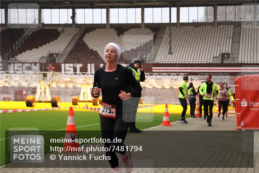 08.12.2024 - St. Pauli X-Mass-Run No. 14 Yannick Fuchs http://msf.ph/oto/7481794 08.12.2024 10:05:21 Ziel 24, 273, 312, 620, 949, 1959, 2013, 2015, 2031, 2165, 2836, 2889, 2890, 2903, 2904, 3077, 3310, 3311, 3312, 3313, 3314, 3315, 3316, 3317, 3318 meine-sportfotos.de