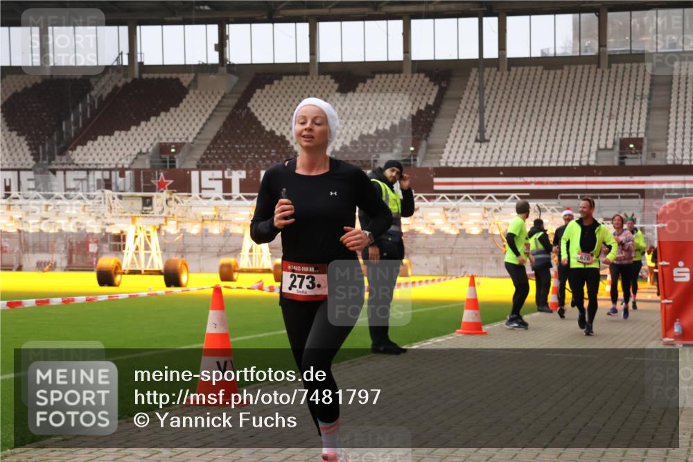 08.12.2024 - St. Pauli X-Mass-Run No. 14 Yannick Fuchs http://msf.ph/oto/7481797 08.12.2024 10:05:21 Ziel 24, 273, 312, 620, 949, 1959, 2013, 2015, 2031, 2165, 2836, 2889, 2890, 2903, 2904, 3077, 3310, 3311, 3312, 3313, 3314, 3315, 3316, 3317, 3318 meine-sportfotos.de