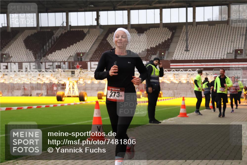08.12.2024 - St. Pauli X-Mass-Run No. 14 Yannick Fuchs http://msf.ph/oto/7481806 08.12.2024 10:05:21 Ziel 24, 273, 312, 620, 949, 1959, 2013, 2015, 2031, 2165, 2836, 2889, 2890, 2903, 2904, 3077, 3310, 3311, 3312, 3313, 3314, 3315, 3316, 3317, 3318 meine-sportfotos.de