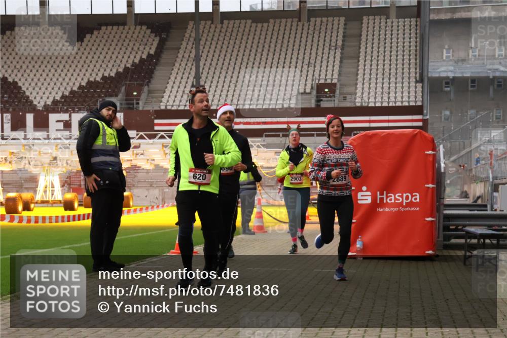 08.12.2024 - St. Pauli X-Mass-Run No. 14 Yannick Fuchs http://msf.ph/oto/7481836 08.12.2024 10:05:24 Ziel 24, 126, 273, 312, 620, 949, 1959, 2031, 2146, 2165, 2889, 2890, 2903, 2904, 3077, 3310, 3311, 3312, 3313, 3314, 3315, 3316, 3317, 3318, 3339 meine-sportfotos.de