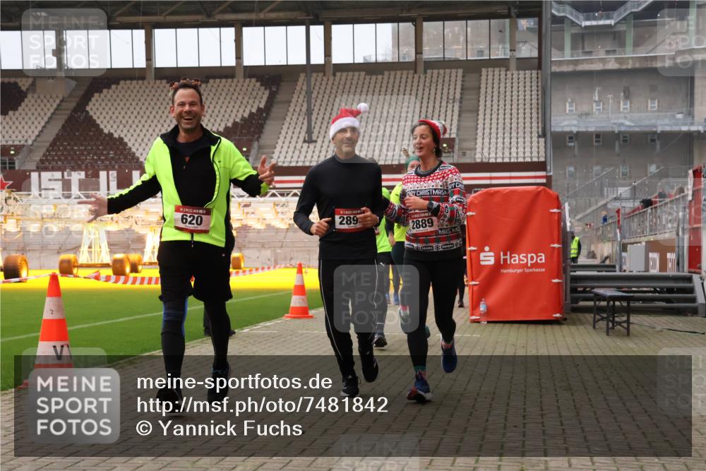 08.12.2024 - St. Pauli X-Mass-Run No. 14 Yannick Fuchs http://msf.ph/oto/7481842 08.12.2024 10:05:26 Ziel 24, 126, 273, 312, 620, 949, 1959, 2031, 2080, 2146, 2165, 2889, 2890, 2903, 2904, 3077, 3310, 3311, 3312, 3314, 3315, 3316, 3317, 3339 meine-sportfotos.de