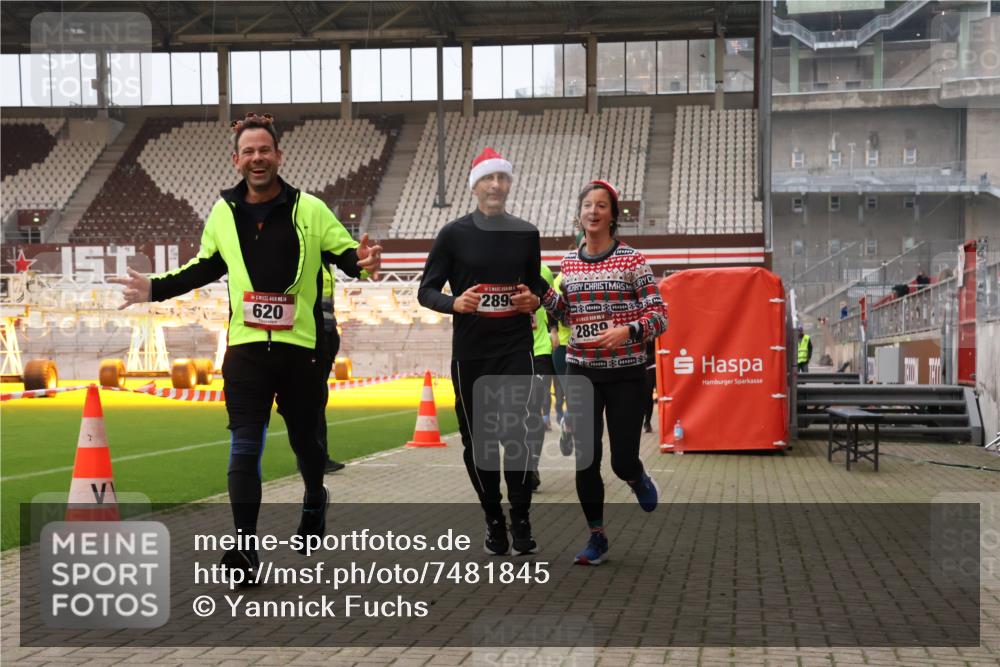 08.12.2024 - St. Pauli X-Mass-Run No. 14 Yannick Fuchs http://msf.ph/oto/7481845 08.12.2024 10:05:26 Ziel 24, 126, 273, 312, 620, 949, 1959, 2031, 2080, 2146, 2165, 2889, 2890, 2903, 2904, 3077, 3310, 3311, 3312, 3314, 3315, 3316, 3317, 3339 meine-sportfotos.de