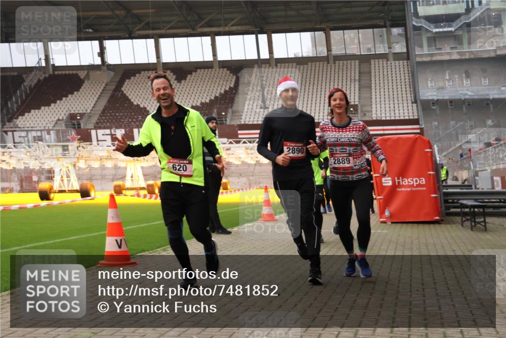 08.12.2024 - St. Pauli X-Mass-Run No. 14 Yannick Fuchs http://msf.ph/oto/7481852 08.12.2024 10:05:26 Ziel 24, 126, 273, 312, 620, 949, 1959, 2031, 2080, 2146, 2165, 2889, 2890, 2903, 2904, 3077, 3310, 3311, 3312, 3314, 3315, 3316, 3317, 3339 meine-sportfotos.de
