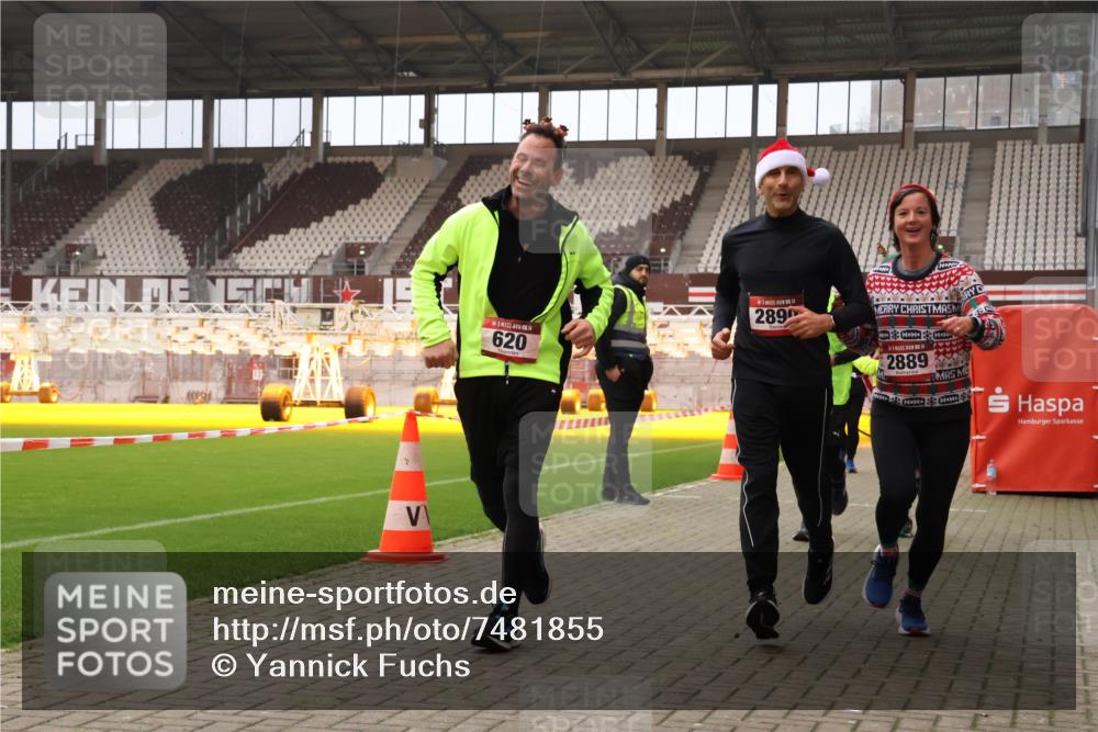 08.12.2024 - St. Pauli X-Mass-Run No. 14 Yannick Fuchs http://msf.ph/oto/7481855 08.12.2024 10:05:26 Ziel 24, 126, 273, 312, 620, 949, 1959, 2031, 2080, 2146, 2165, 2889, 2890, 2903, 2904, 3077, 3310, 3311, 3312, 3314, 3315, 3316, 3317, 3339 meine-sportfotos.de