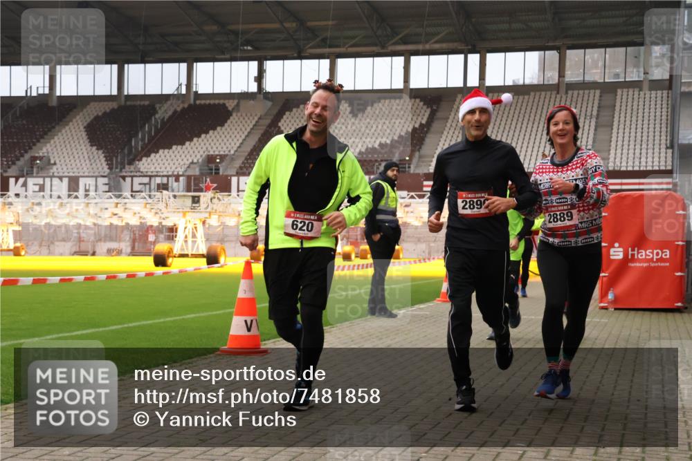 08.12.2024 - St. Pauli X-Mass-Run No. 14 Yannick Fuchs http://msf.ph/oto/7481858 08.12.2024 10:05:26 Ziel 24, 126, 273, 312, 620, 949, 1959, 2031, 2080, 2146, 2165, 2889, 2890, 2903, 2904, 3077, 3310, 3311, 3312, 3314, 3315, 3316, 3317, 3339 meine-sportfotos.de