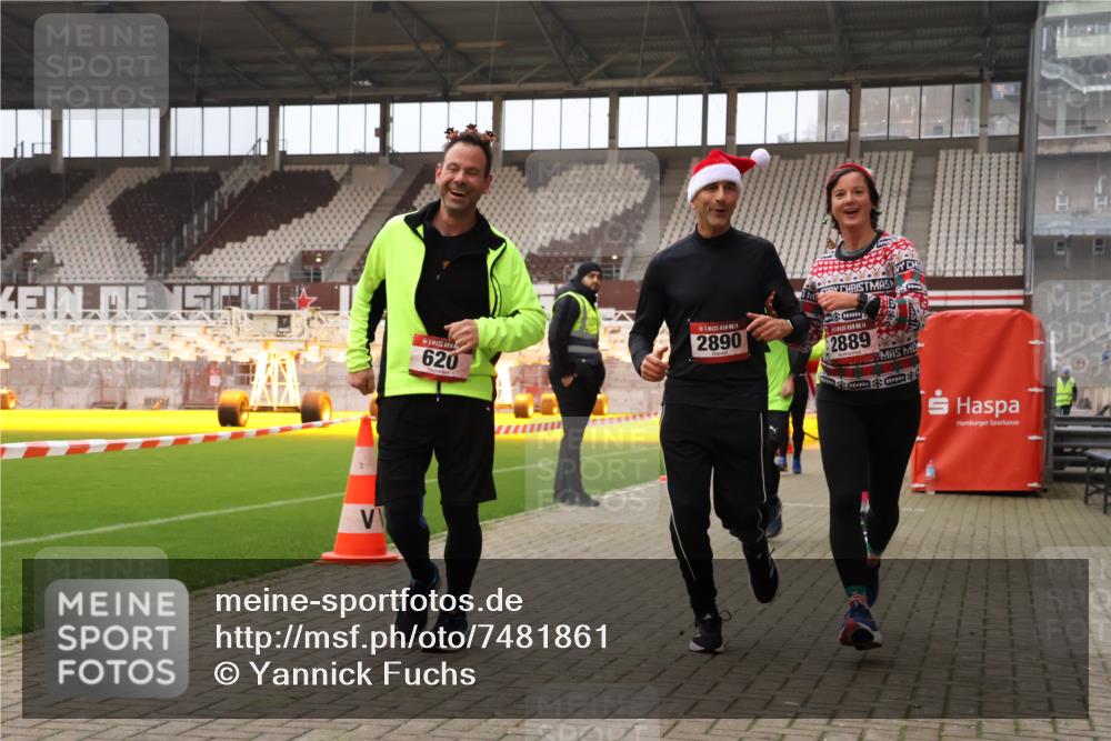 08.12.2024 - St. Pauli X-Mass-Run No. 14 Yannick Fuchs http://msf.ph/oto/7481861 08.12.2024 10:05:26 Ziel 24, 126, 273, 312, 620, 949, 1959, 2031, 2080, 2146, 2165, 2889, 2890, 2903, 2904, 3077, 3310, 3311, 3312, 3314, 3315, 3316, 3317, 3339 meine-sportfotos.de