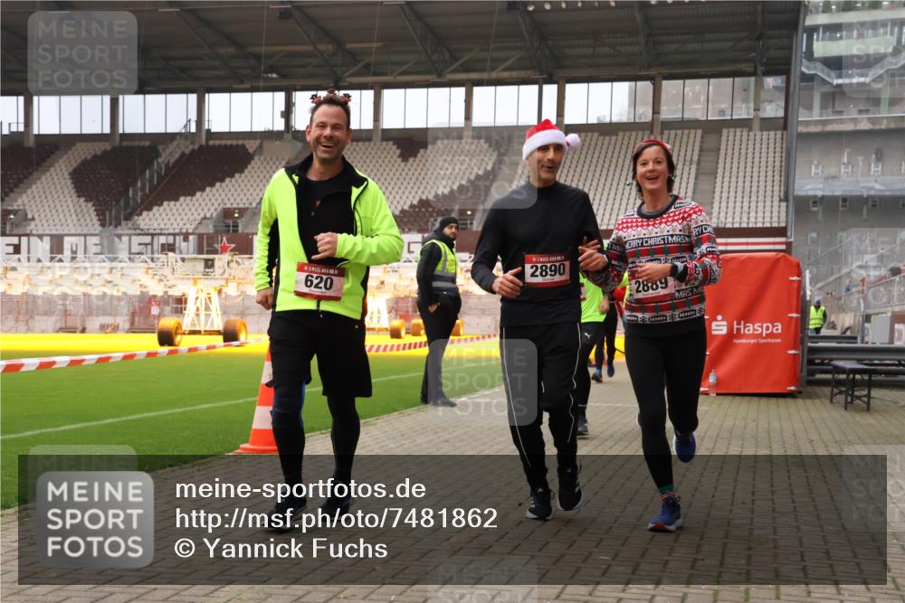 08.12.2024 - St. Pauli X-Mass-Run No. 14 Yannick Fuchs http://msf.ph/oto/7481862 08.12.2024 10:05:26 Ziel 24, 126, 273, 312, 620, 949, 1959, 2031, 2080, 2146, 2165, 2889, 2890, 2903, 2904, 3077, 3310, 3311, 3312, 3314, 3315, 3316, 3317, 3339 meine-sportfotos.de