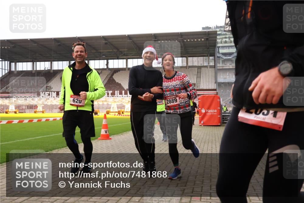 08.12.2024 - St. Pauli X-Mass-Run No. 14 Yannick Fuchs http://msf.ph/oto/7481868 08.12.2024 10:05:27 Ziel 126, 273, 312, 620, 949, 1959, 2031, 2056, 2080, 2146, 2165, 2889, 2890, 2903, 2904, 3310, 3311, 3312, 3314, 3315, 3316, 3317, 3339 meine-sportfotos.de