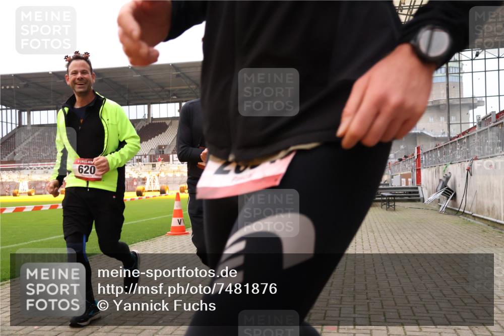 08.12.2024 - St. Pauli X-Mass-Run No. 14 Yannick Fuchs http://msf.ph/oto/7481876 08.12.2024 10:05:27 Ziel 126, 273, 312, 620, 949, 1959, 2031, 2056, 2080, 2146, 2165, 2889, 2890, 2903, 2904, 3310, 3311, 3312, 3314, 3315, 3316, 3317, 3339 meine-sportfotos.de