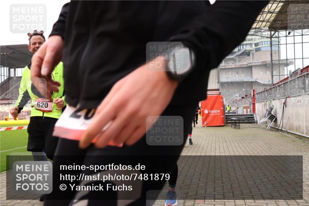 08.12.2024 - St. Pauli X-Mass-Run No. 14 Yannick Fuchs http://msf.ph/oto/7481879 08.12.2024 10:05:27 Ziel 126, 273, 312, 620, 949, 1959, 2031, 2056, 2080, 2146, 2165, 2889, 2890, 2903, 2904, 3310, 3311, 3312, 3314, 3315, 3316, 3317, 3339 meine-sportfotos.de