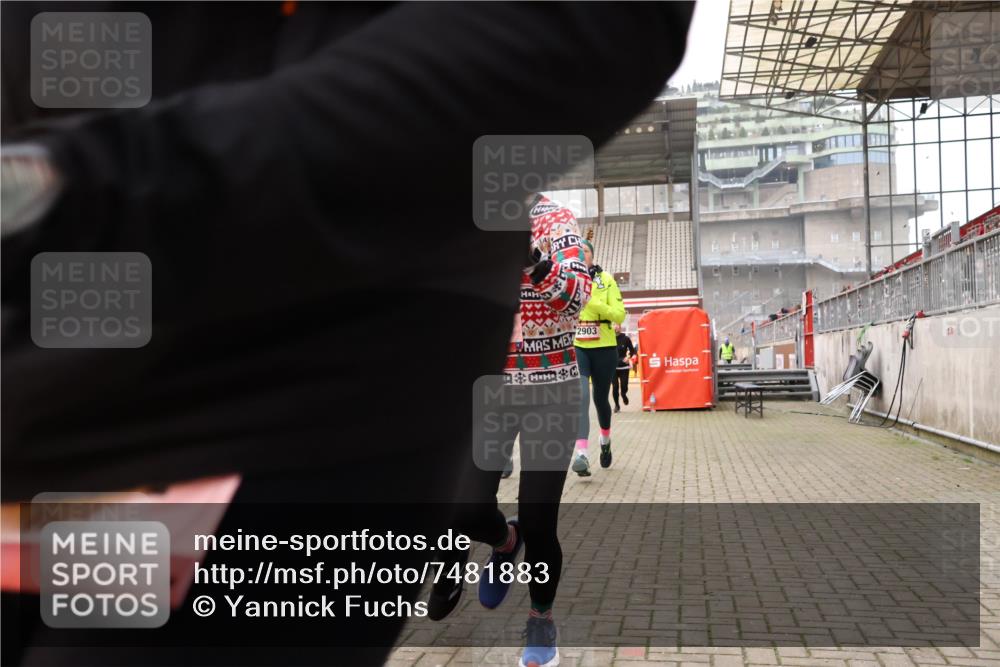08.12.2024 - St. Pauli X-Mass-Run No. 14 Yannick Fuchs http://msf.ph/oto/7481883 08.12.2024 10:05:28 Ziel 126, 273, 312, 620, 949, 1959, 2031, 2056, 2080, 2146, 2165, 2866, 2889, 2890, 2903, 2904, 3310, 3311, 3312, 3314, 3315, 3316, 3339 meine-sportfotos.de