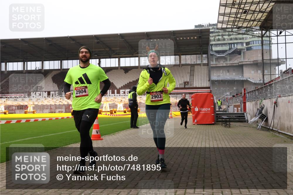08.12.2024 - St. Pauli X-Mass-Run No. 14 Yannick Fuchs http://msf.ph/oto/7481895 08.12.2024 10:05:29 Ziel 126, 273, 312, 620, 949, 1959, 2031, 2056, 2080, 2146, 2165, 2866, 2889, 2890, 2903, 2904, 3310, 3311, 3312, 3314, 3316, 3339 meine-sportfotos.de
