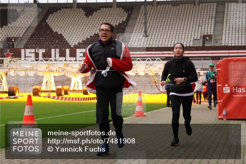 08.12.2024 - St. Pauli X-Mass-Run No. 14 Yannick Fuchs http://msf.ph/oto/7481908 08.12.2024 10:05:30 Ziel 126, 273, 312, 620, 949, 1959, 2031, 2056, 2080, 2146, 2866, 2889, 2890, 2903, 2904, 3310, 3312, 3316, 3339 meine-sportfotos.de