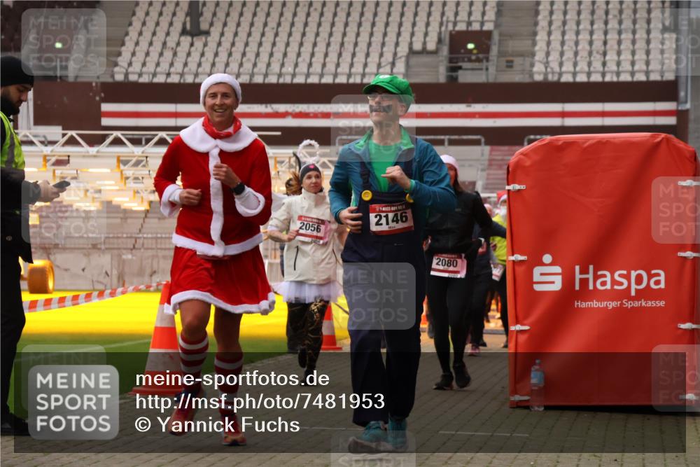 08.12.2024 - St. Pauli X-Mass-Run No. 14 Yannick Fuchs http://msf.ph/oto/7481953 08.12.2024 10:05:35 Ziel 126, 620, 949, 1178, 1957, 2031, 2056, 2080, 2146, 2864, 2866, 2889, 2890, 2903, 2904, 3339 meine-sportfotos.de