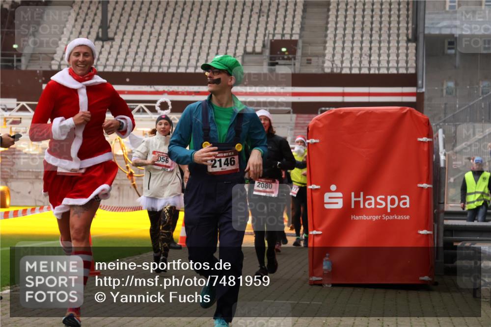 08.12.2024 - St. Pauli X-Mass-Run No. 14 Yannick Fuchs http://msf.ph/oto/7481959 08.12.2024 10:05:35 Ziel 126, 620, 949, 1178, 1957, 2031, 2056, 2080, 2146, 2864, 2866, 2889, 2890, 2903, 2904, 3339 meine-sportfotos.de