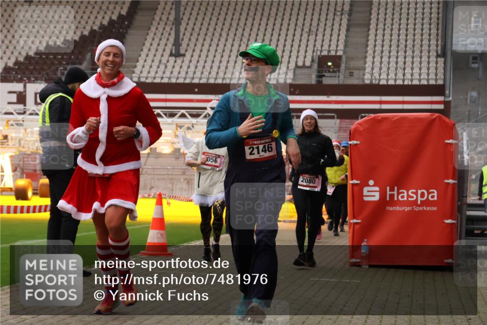 08.12.2024 - St. Pauli X-Mass-Run No. 14 Yannick Fuchs http://msf.ph/oto/7481976 08.12.2024 10:05:36 Ziel 126, 620, 751, 949, 1178, 1605, 1643, 1957, 2031, 2056, 2080, 2146, 2864, 2866, 2889, 2890, 2903, 2904, 3114, 3339 meine-sportfotos.de