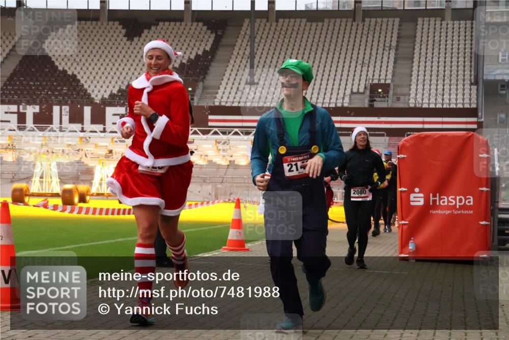 08.12.2024 - St. Pauli X-Mass-Run No. 14 Yannick Fuchs http://msf.ph/oto/7481988 08.12.2024 10:05:36 Ziel 126, 620, 751, 949, 1178, 1605, 1643, 1957, 2031, 2056, 2080, 2146, 2864, 2866, 2889, 2890, 2903, 2904, 3114, 3339 meine-sportfotos.de