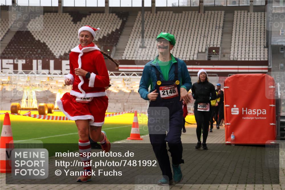 08.12.2024 - St. Pauli X-Mass-Run No. 14 Yannick Fuchs http://msf.ph/oto/7481992 08.12.2024 10:05:36 Ziel 126, 620, 751, 949, 1178, 1605, 1643, 1957, 2031, 2056, 2080, 2146, 2864, 2866, 2889, 2890, 2903, 2904, 3114, 3339 meine-sportfotos.de